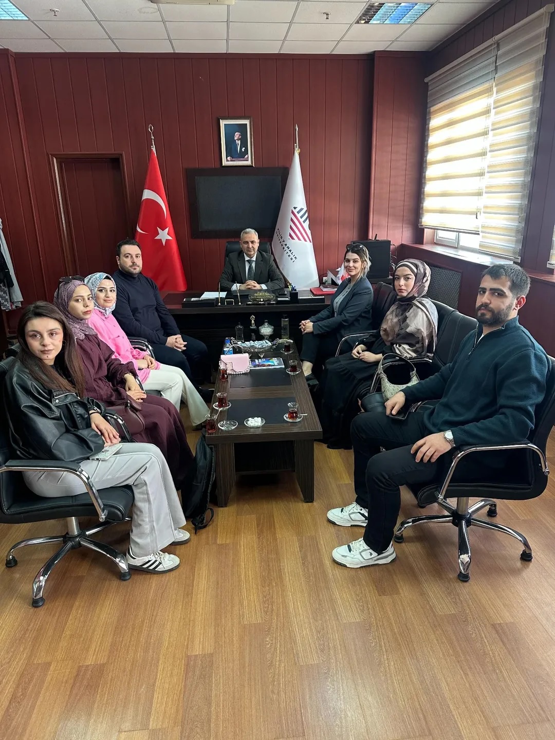 Fakültemiz son sınıf öğrenci temsilcileri ile yaklaşan mezuniyet törenine ilişkin değerlendirmelerde bulunuldu